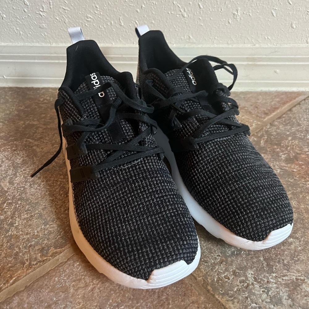 Size 10 Adidas Questar Flow Black Whites
